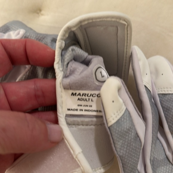 Baseball Batting gloves. Marucci Adult Large. New without tags. Excellent - Picture 3 of 5